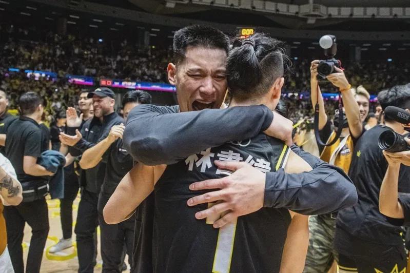 自宣退役！再见，林书豪！再见，林疯狂！